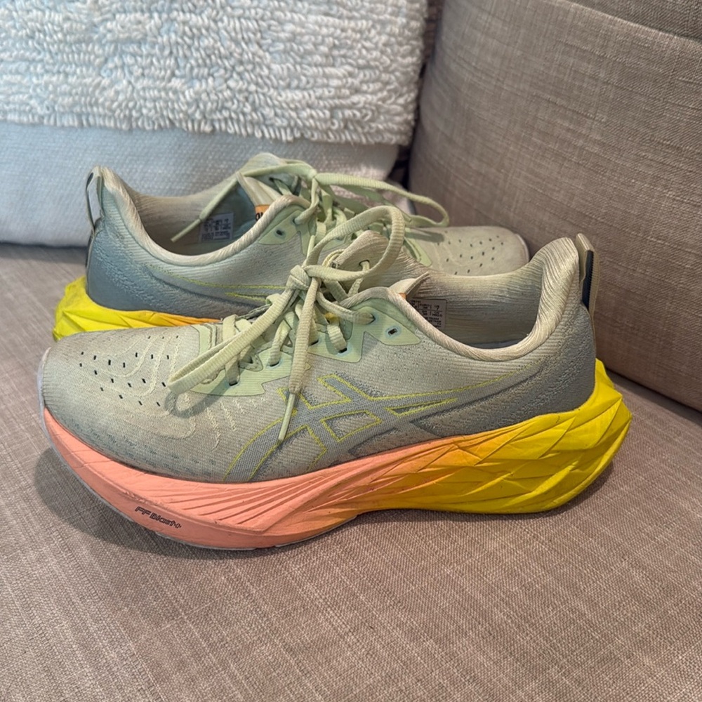 ASICS novablast 4: Paris edition